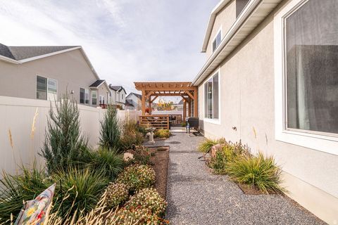 Tiny photo for 589 E GREEN SPRINGS WAY, South Weber, UT 84405 (MLS # 2123641)