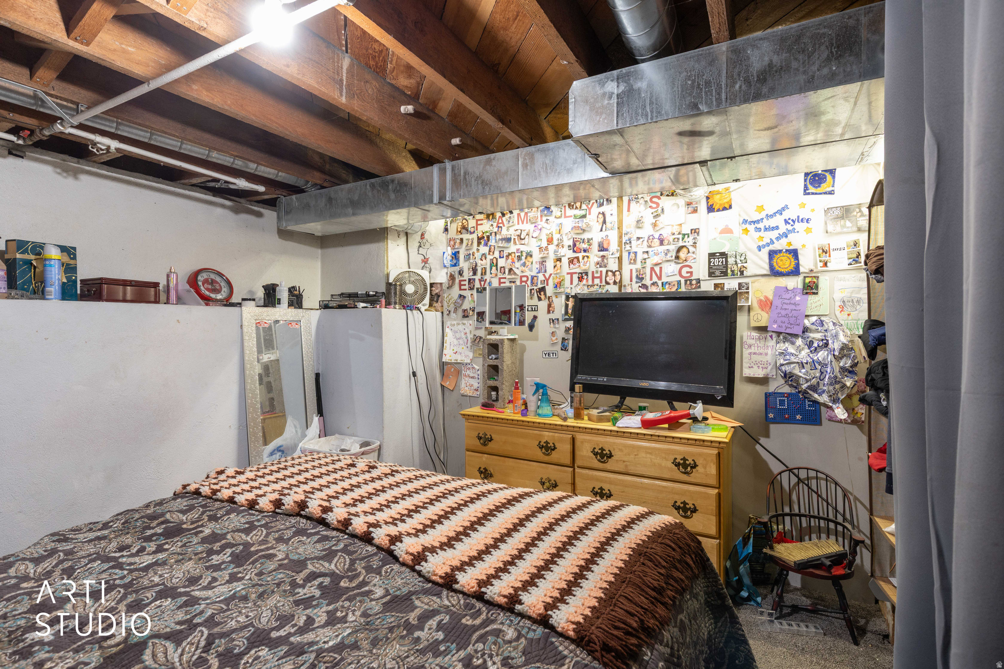 Main image without alt text