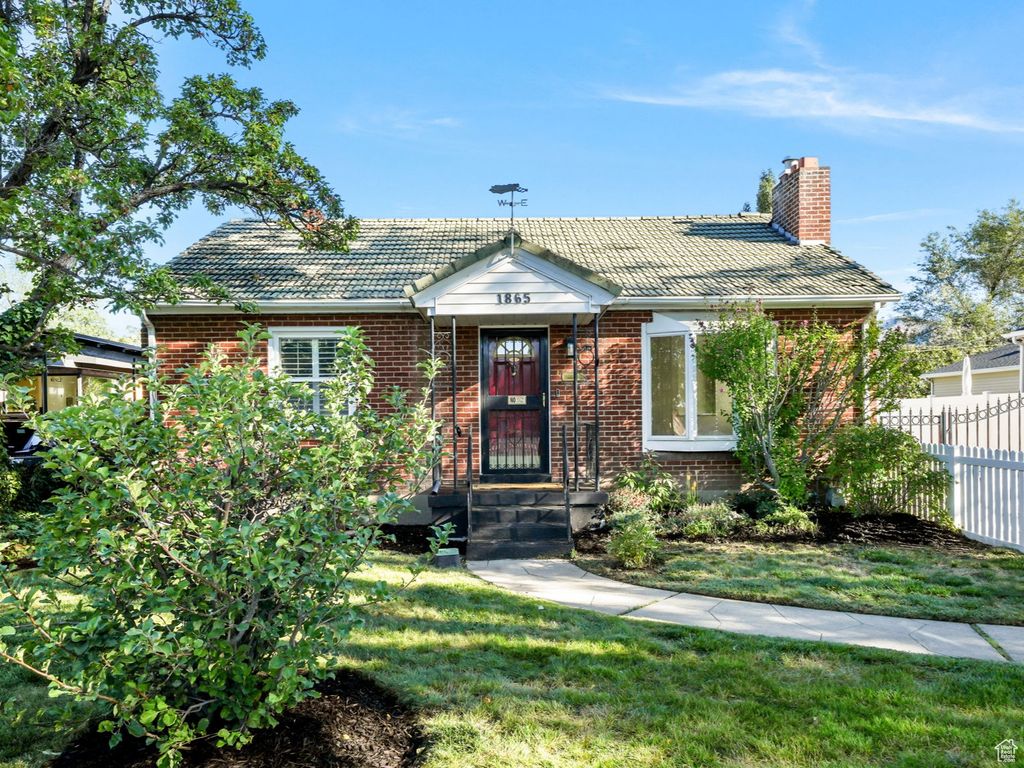 Photo of 1865 E HILLCREST AVE, Salt Lake City, UT 84106 (MLS # 2115164)