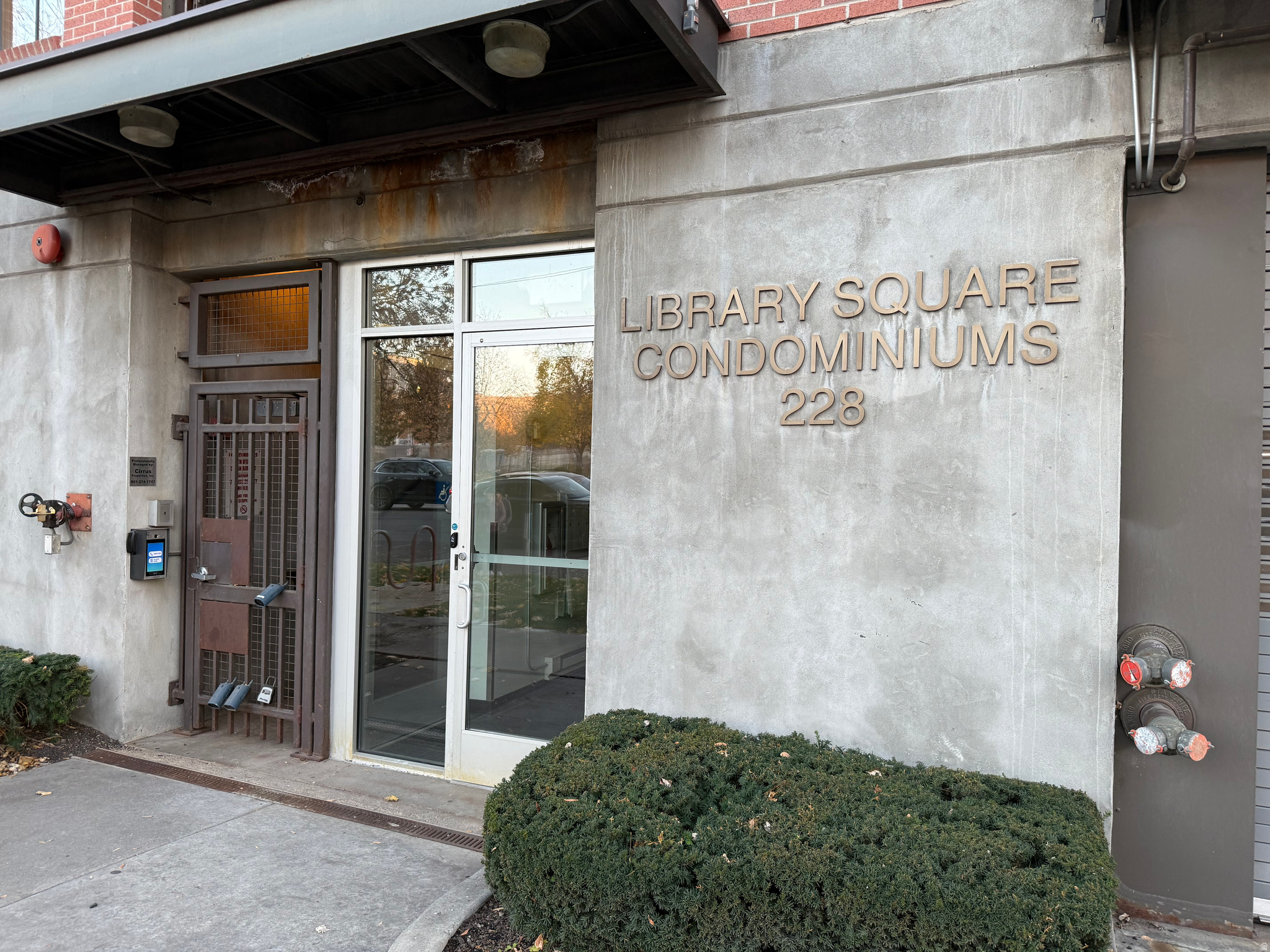 LIBRARY SQUARE - Residential