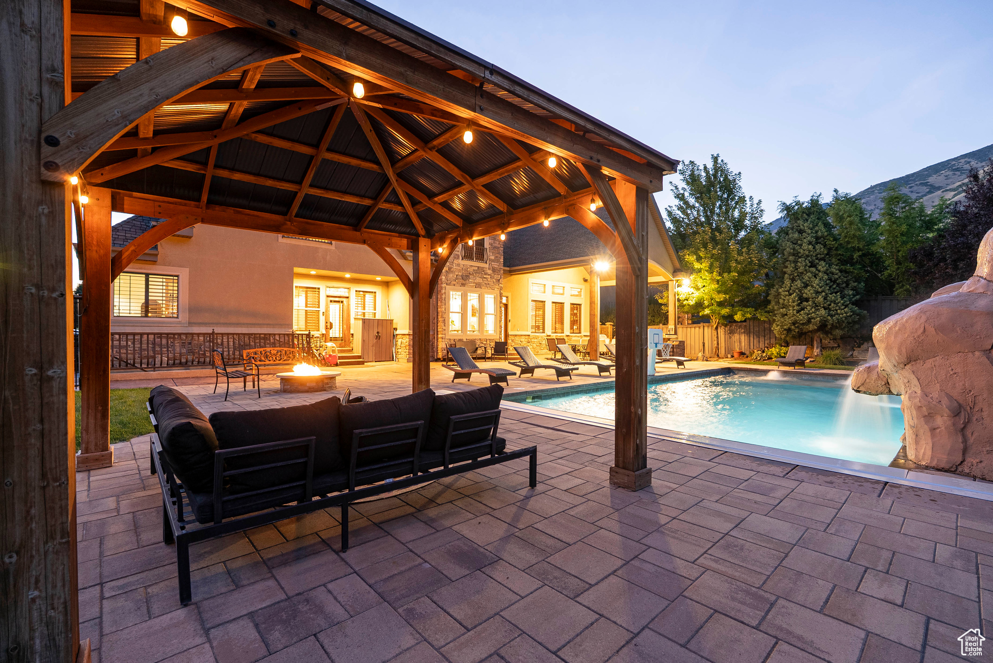 CHERRY CREEK - Residential