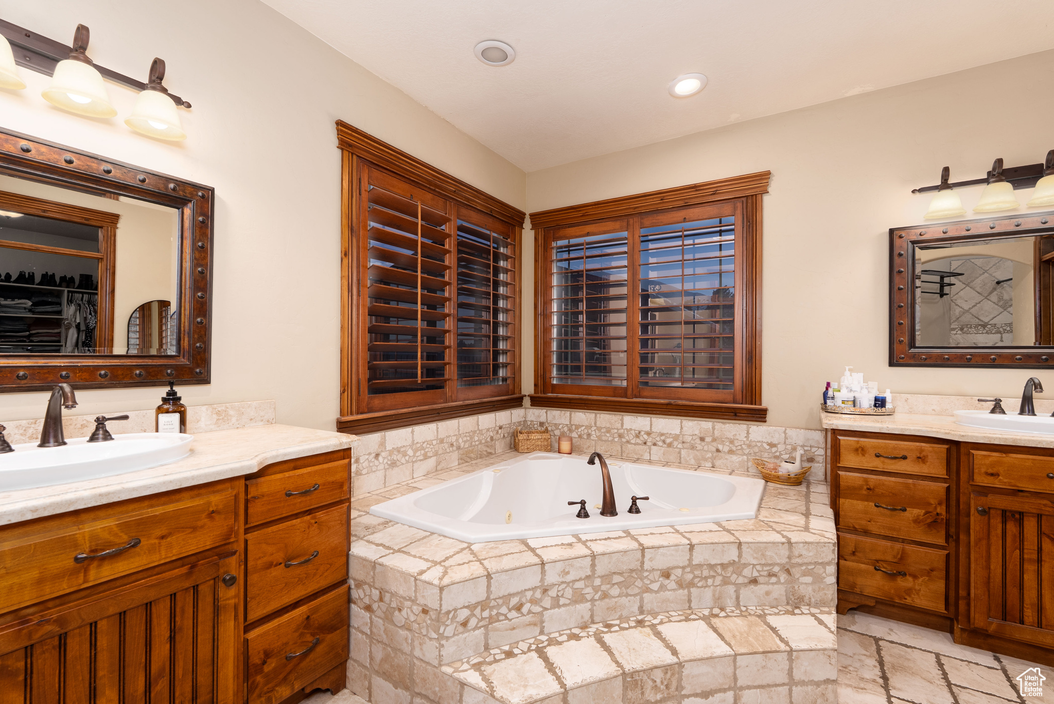 CHERRY CREEK - Residential