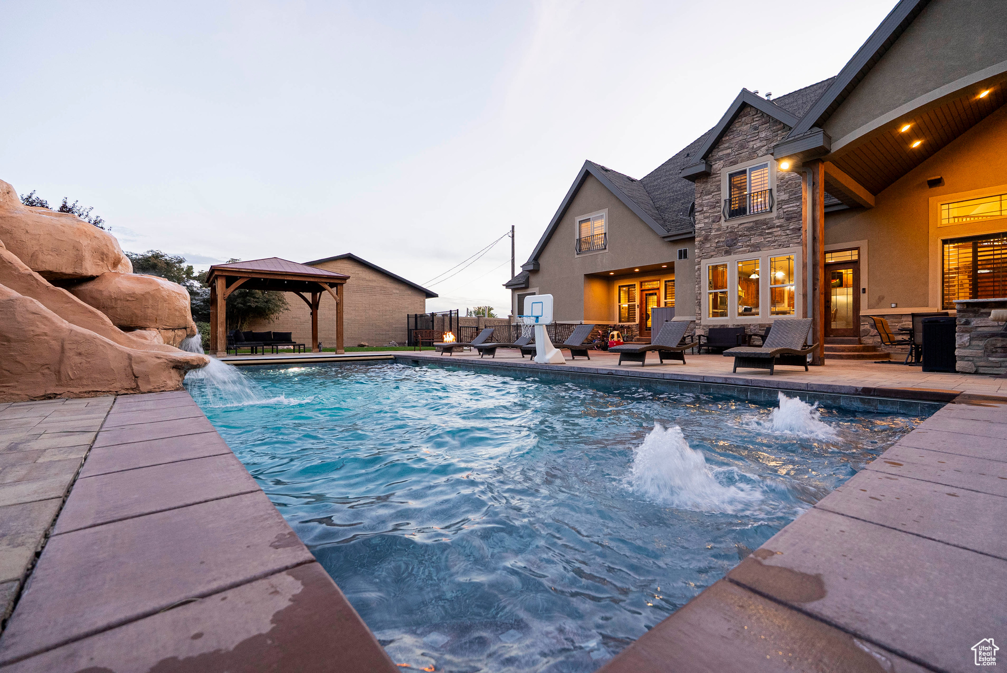 CHERRY CREEK - Residential