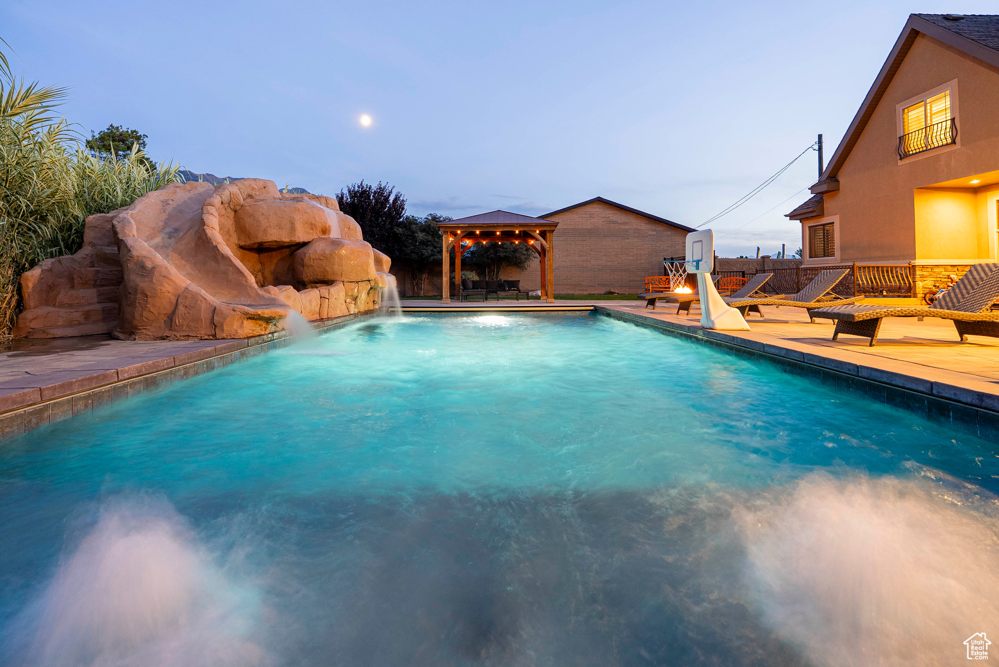CHERRY CREEK - Residential