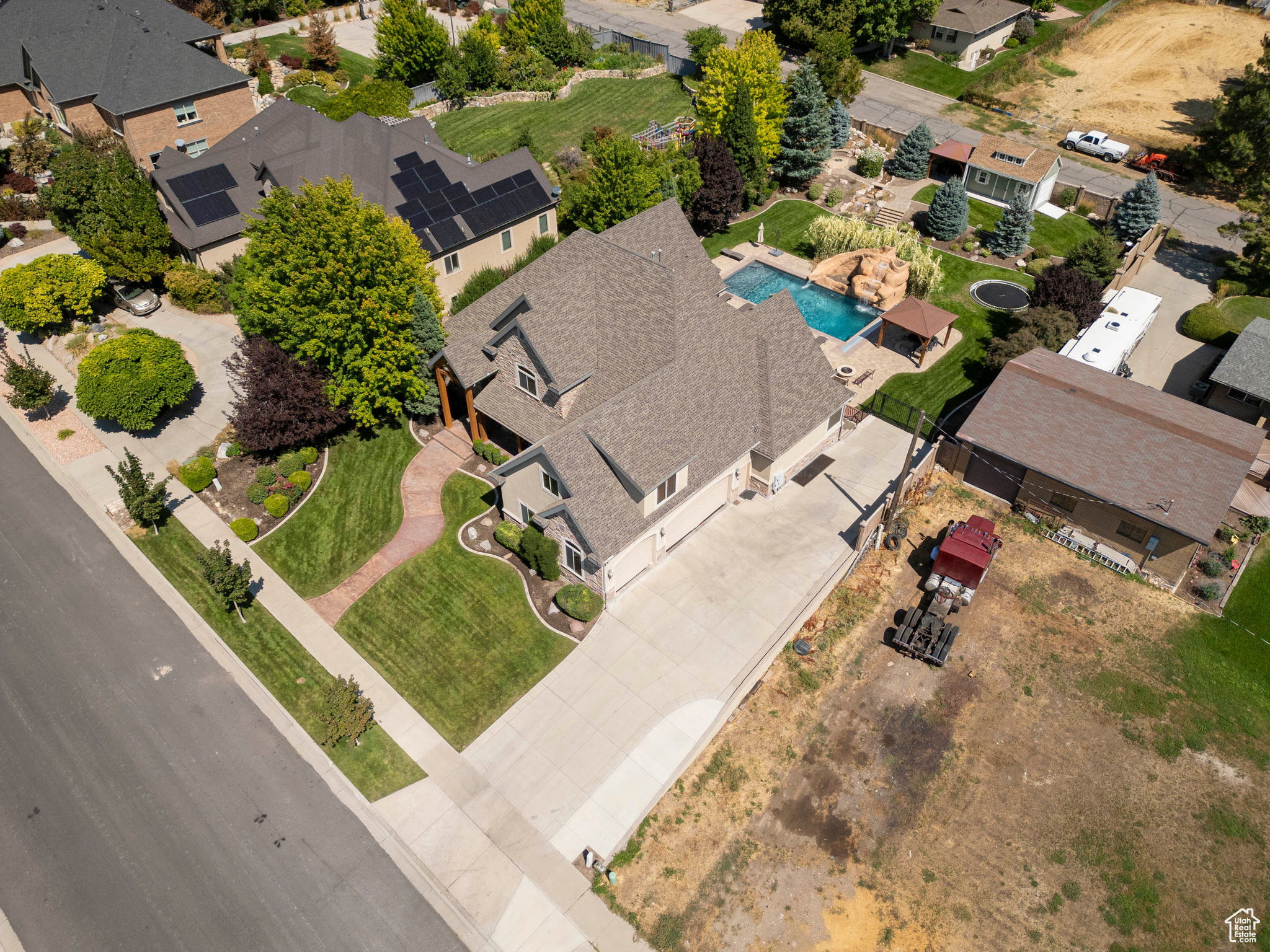 CHERRY CREEK - Residential