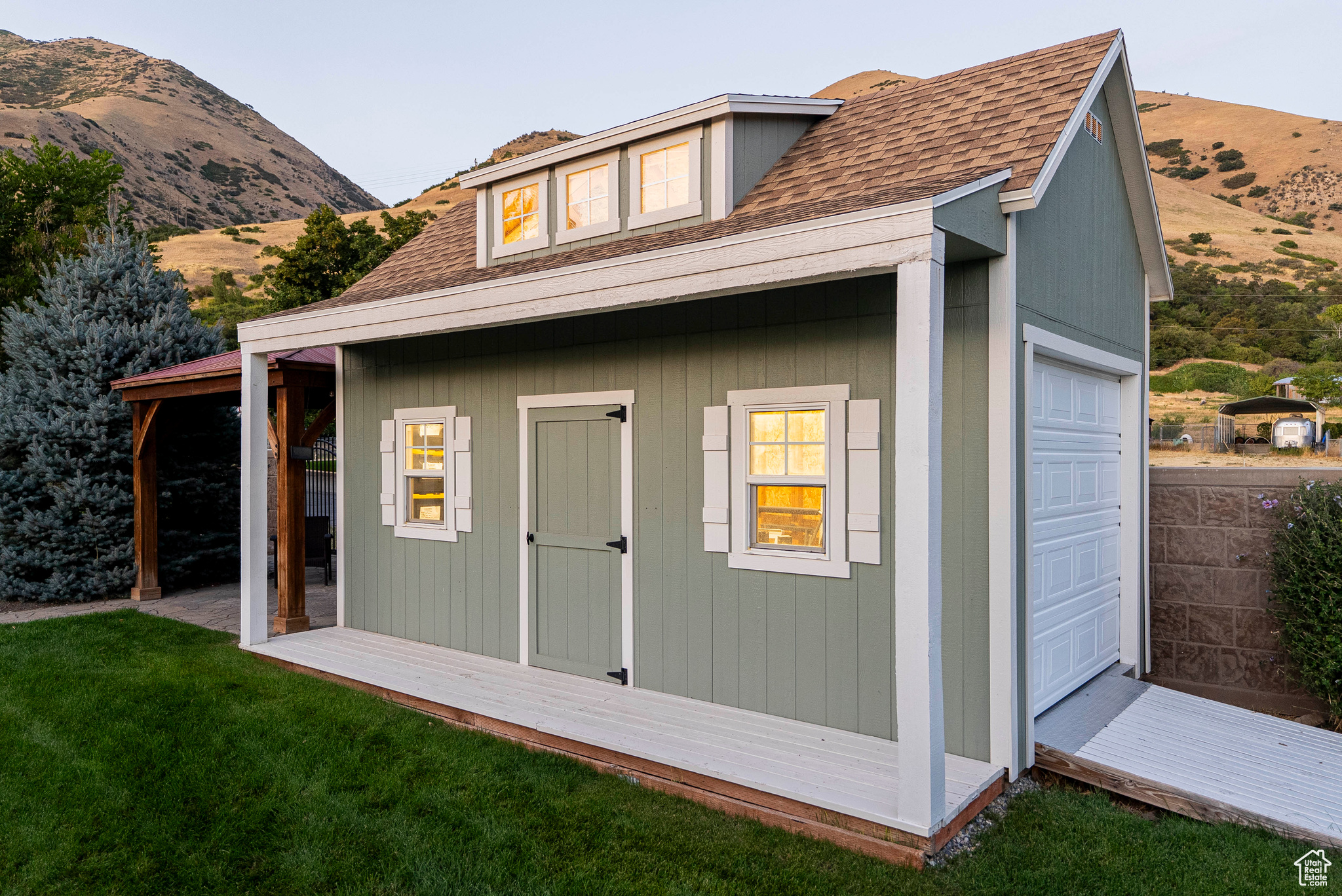 CHERRY CREEK - Residential