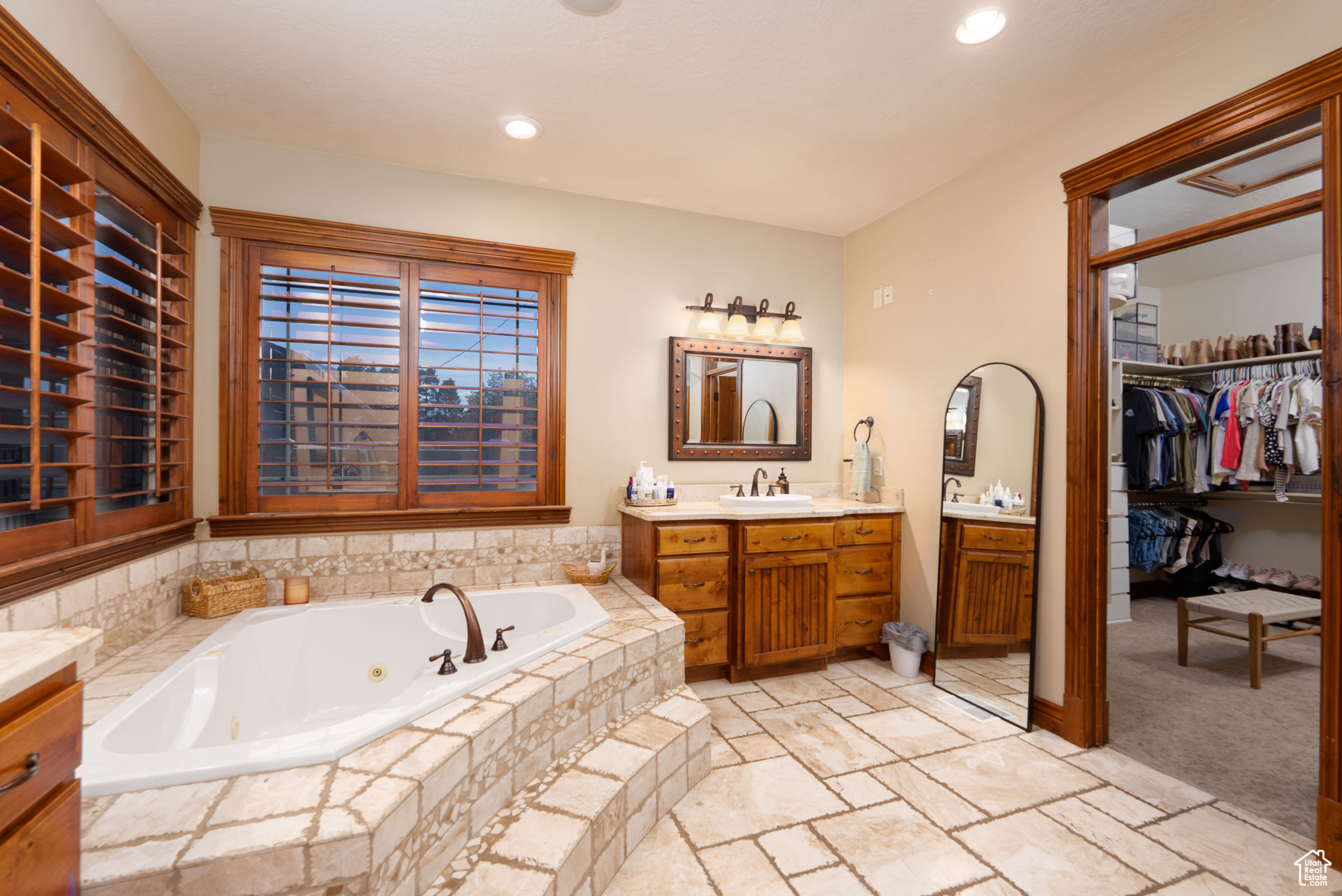 CHERRY CREEK - Residential