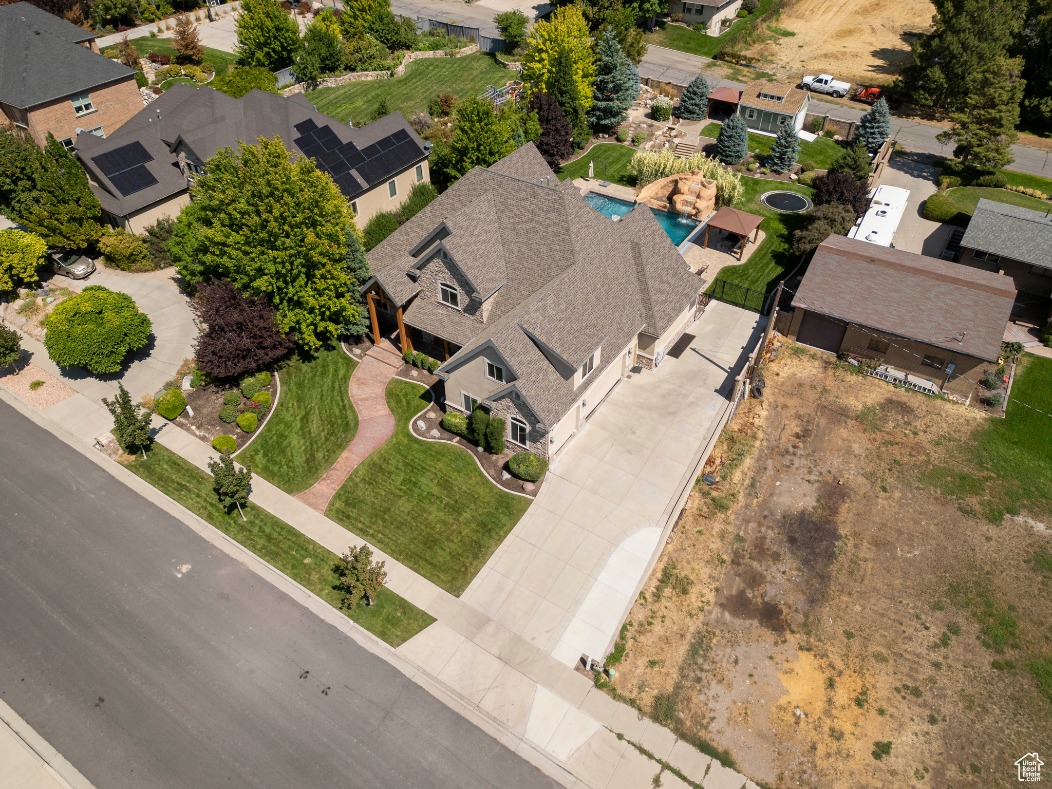 CHERRY CREEK - Residential