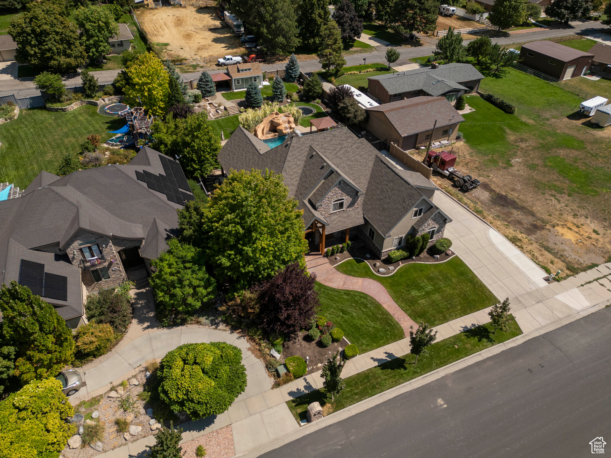 CHERRY CREEK - Residential