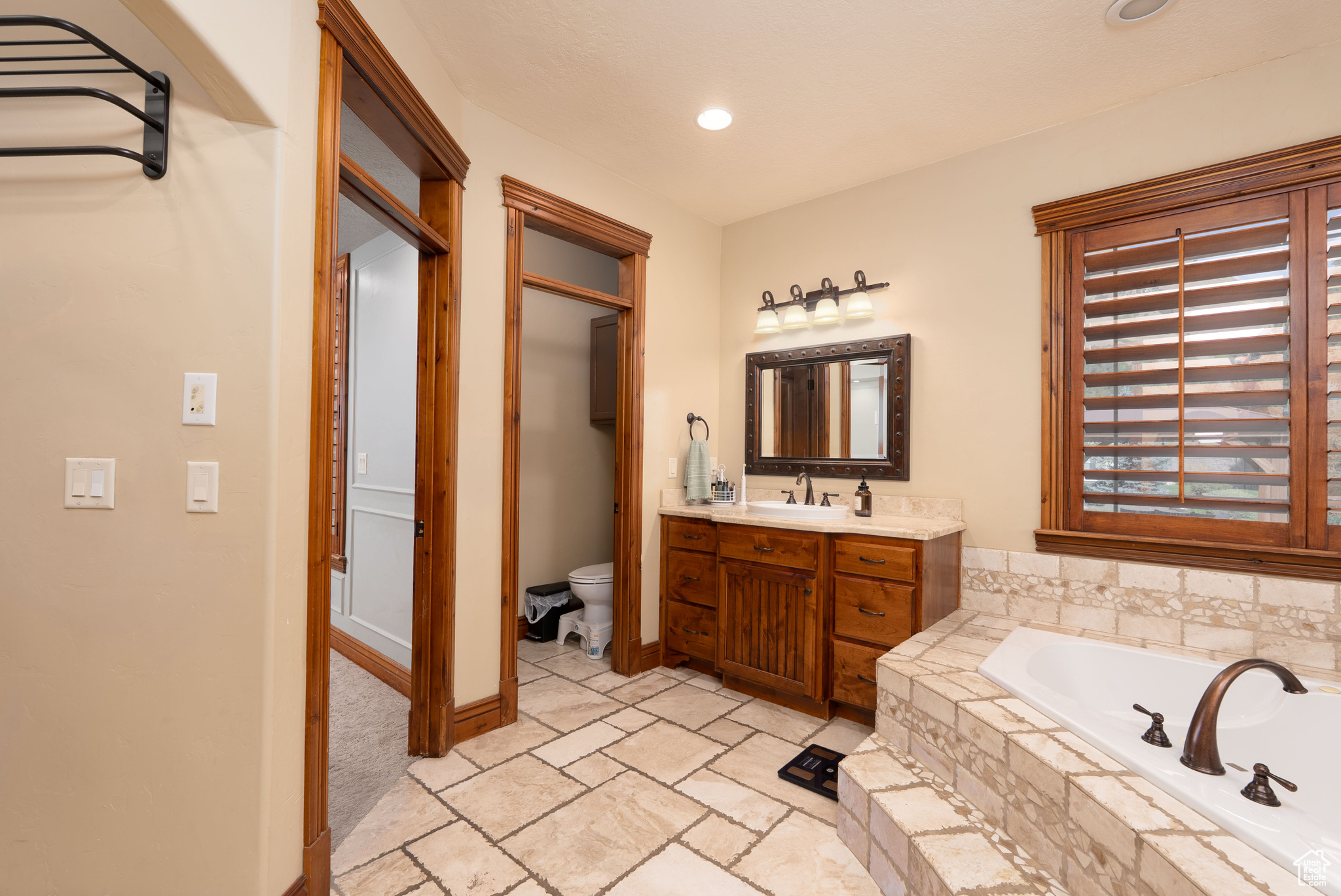 CHERRY CREEK - Residential