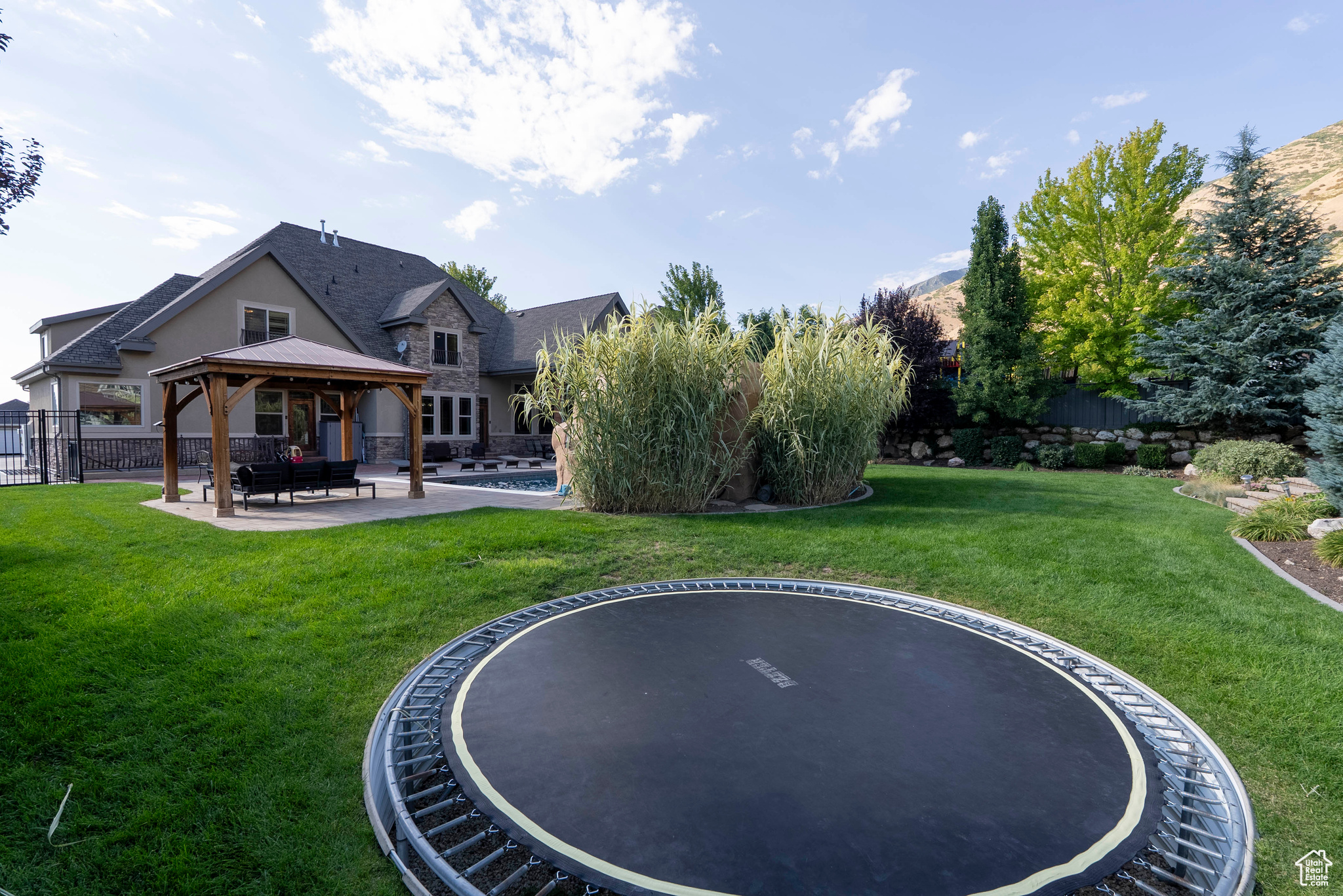 CHERRY CREEK - Residential