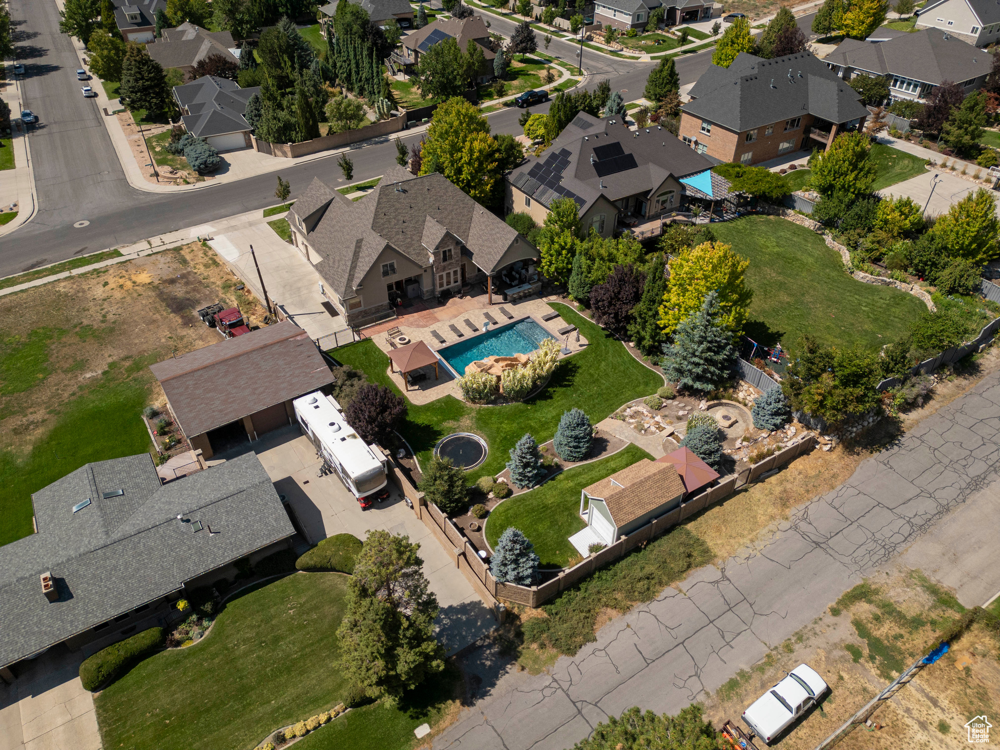 CHERRY CREEK - Residential