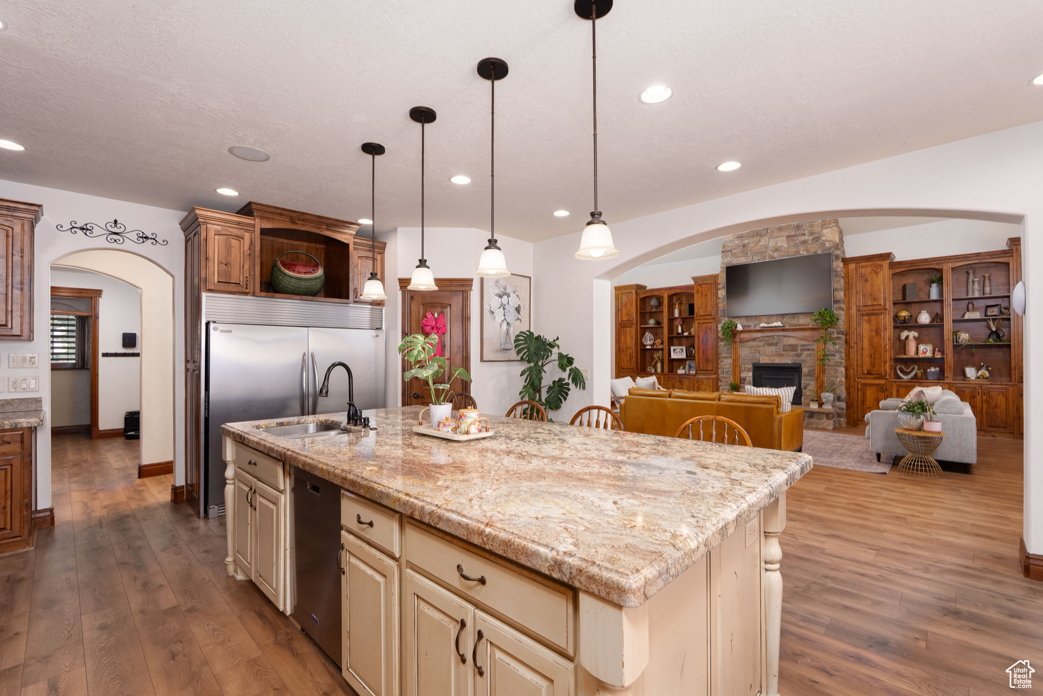 CHERRY CREEK - Residential