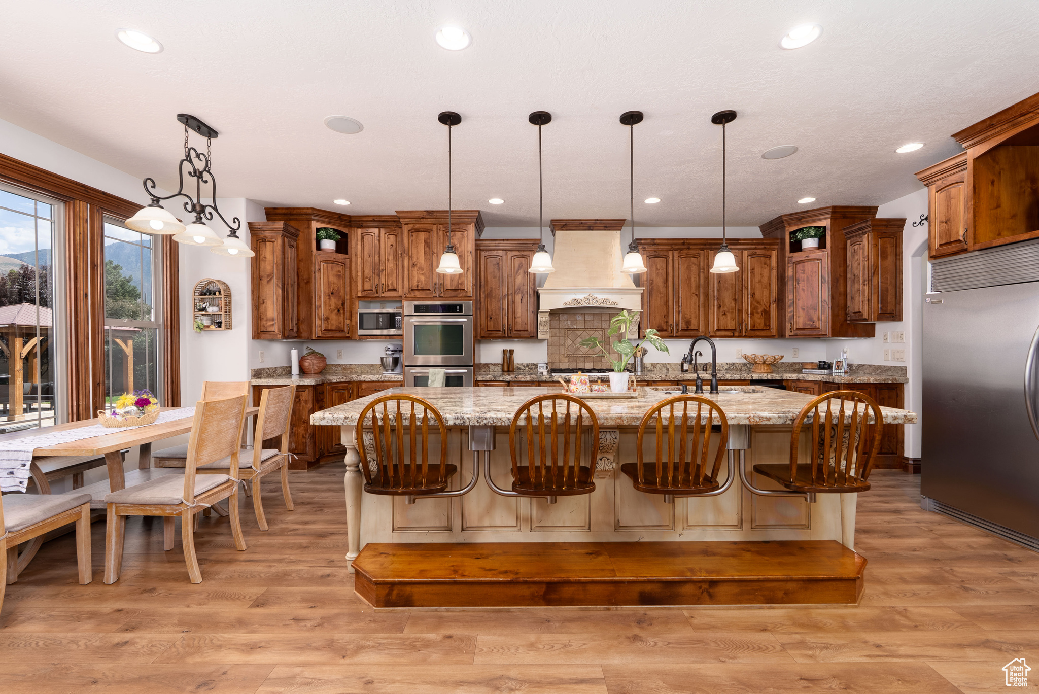 CHERRY CREEK - Residential