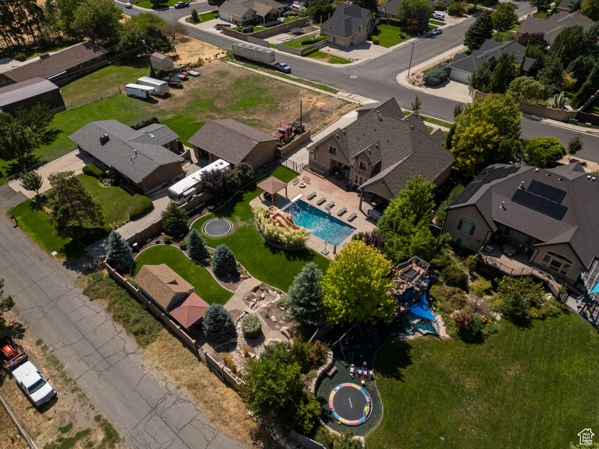 CHERRY CREEK - Residential