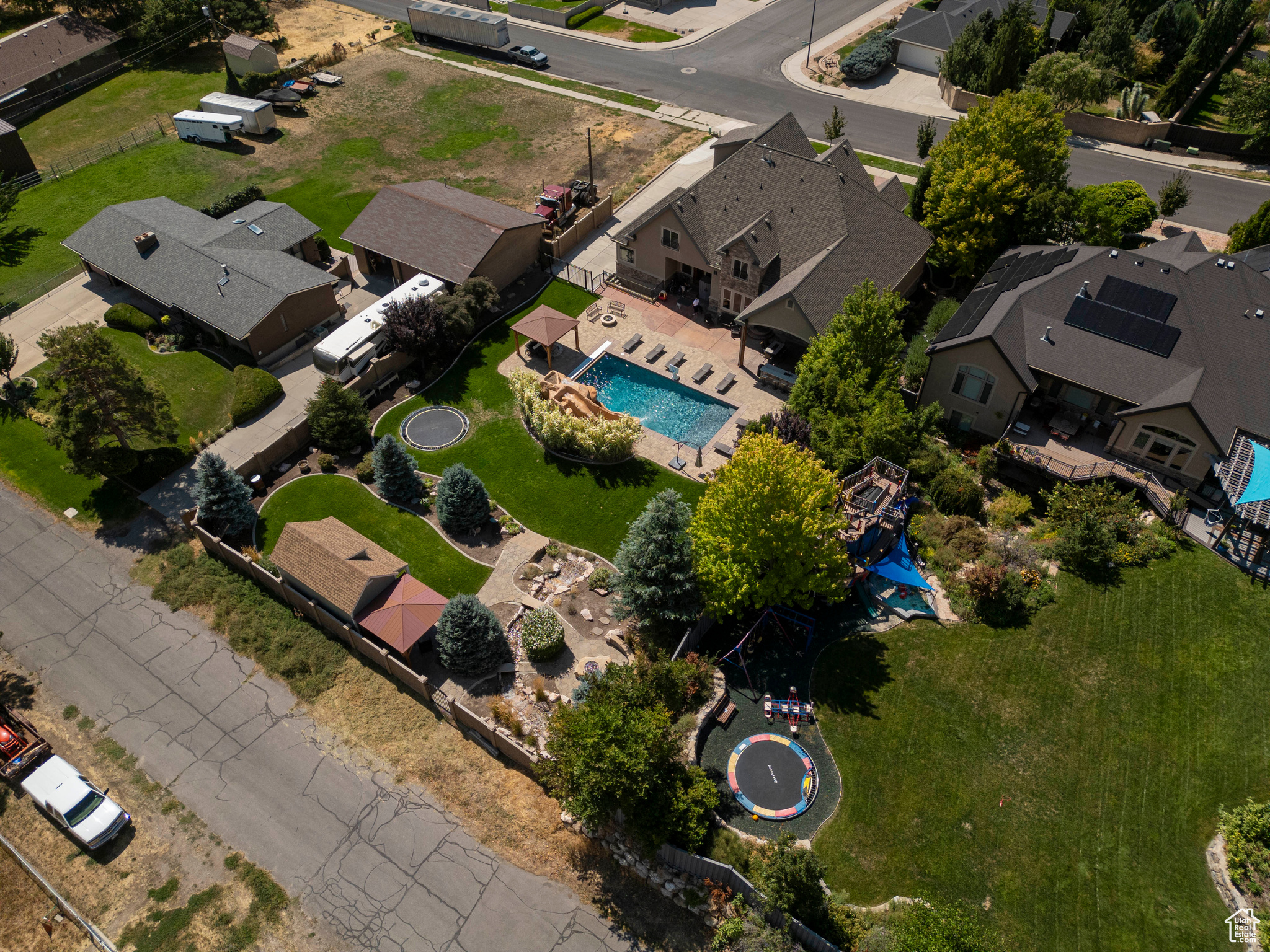 CHERRY CREEK - Residential