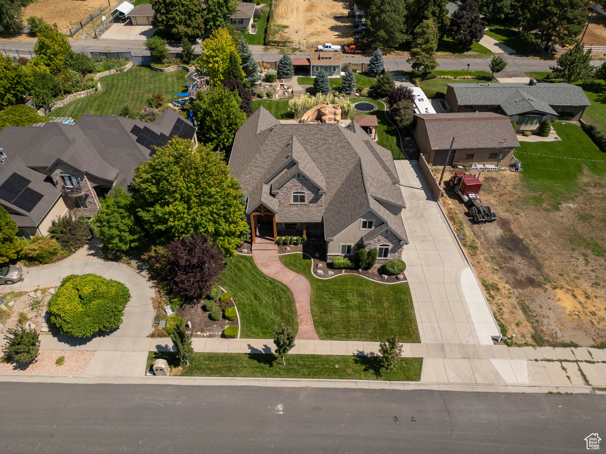 CHERRY CREEK - Residential