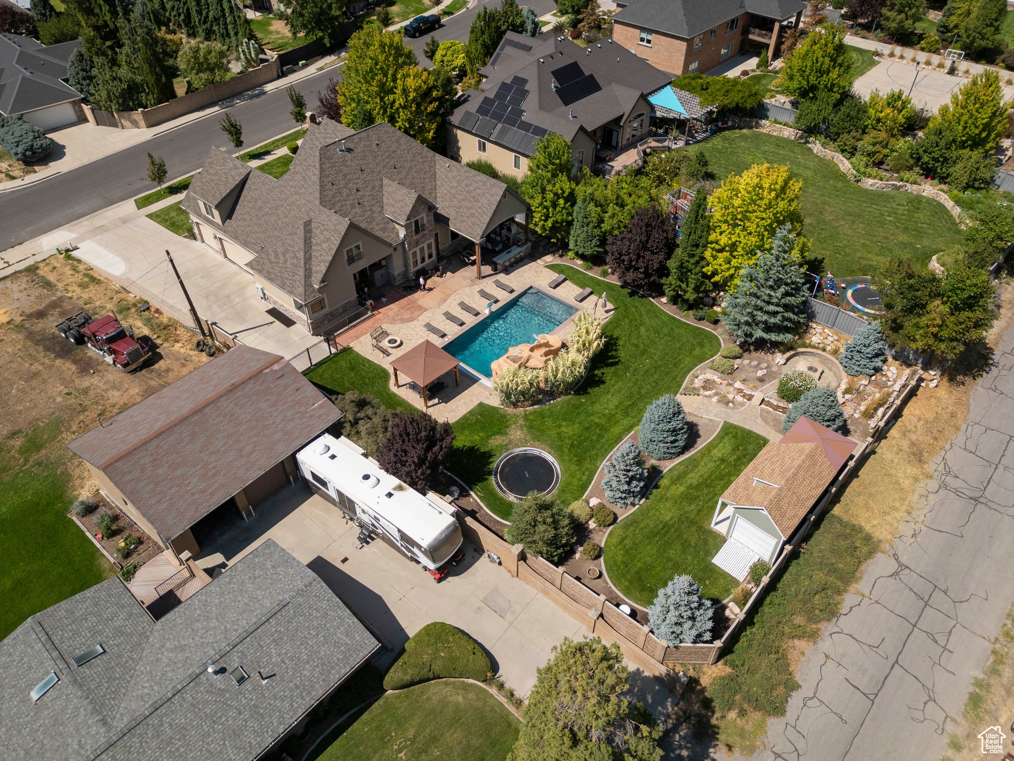 CHERRY CREEK - Residential