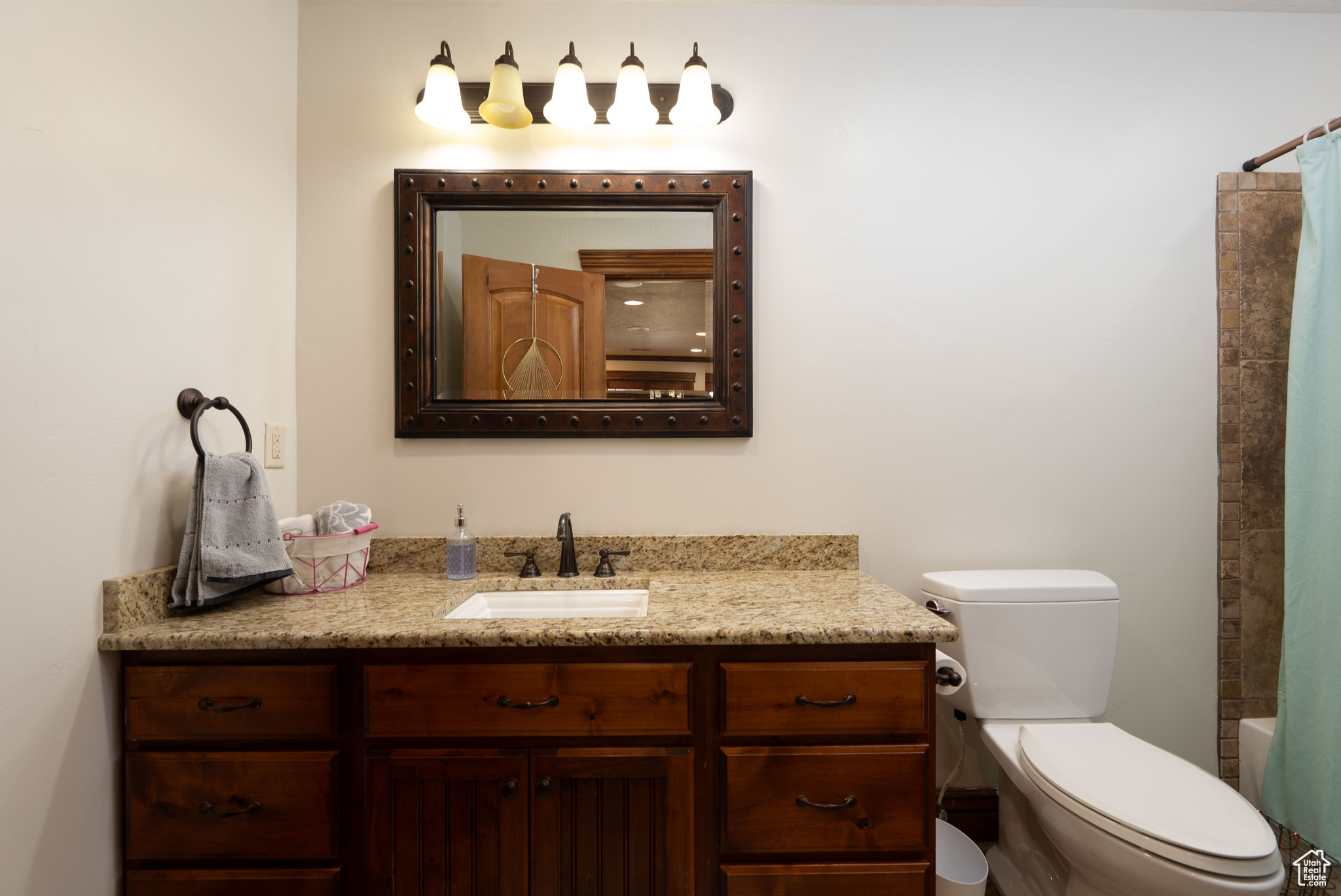 CHERRY CREEK - Residential
