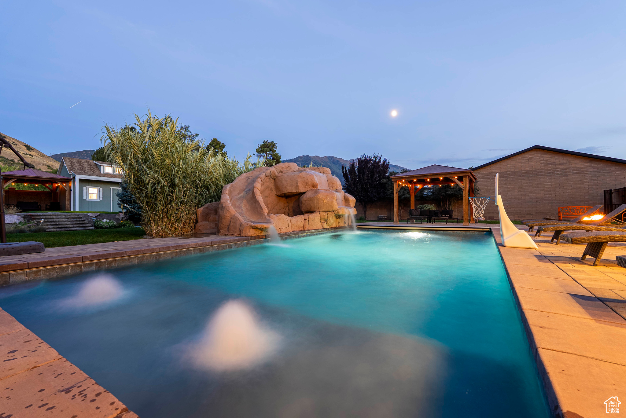 CHERRY CREEK - Residential