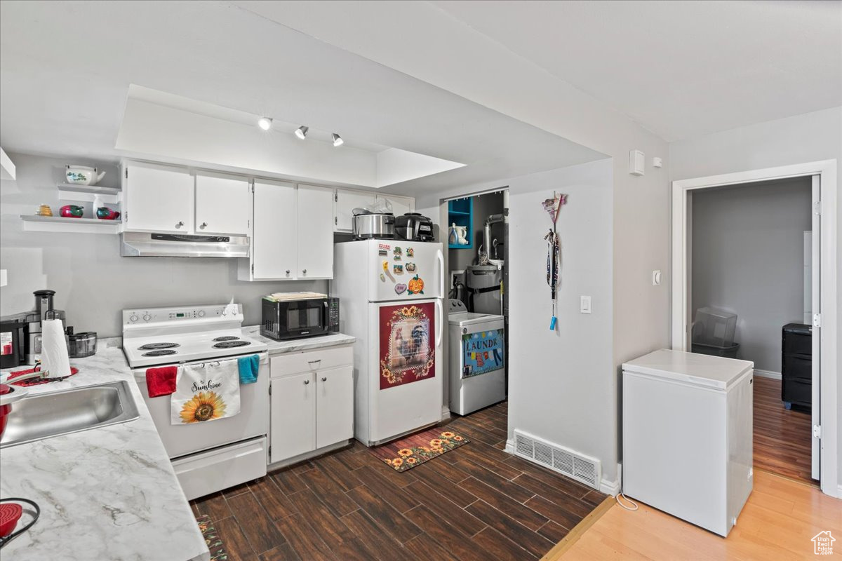 WOOD POINT CONDO - Residential