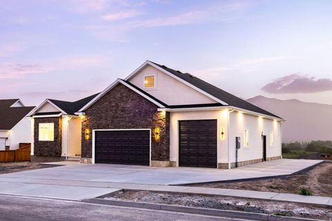 Tiny photo for 689 W 85 S, Hyrum, UT 84319 (MLS # 2158402)