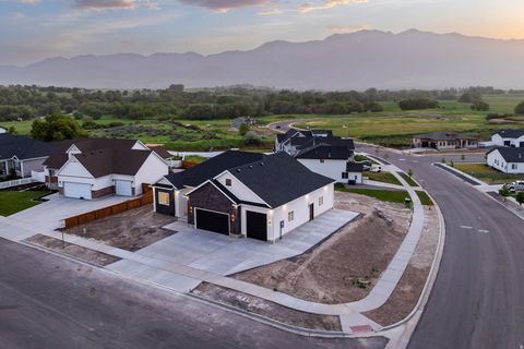 Tiny photo for 689 W 85 S, Hyrum, UT 84319 (MLS # 2158402)