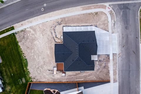Tiny photo for 689 W 85 S, Hyrum, UT 84319 (MLS # 2158402)