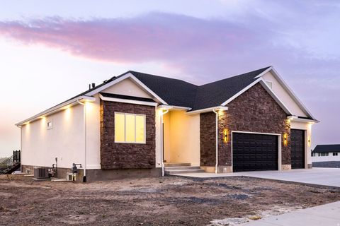 Tiny photo for 689 W 85 S, Hyrum, UT 84319 (MLS # 2158402)