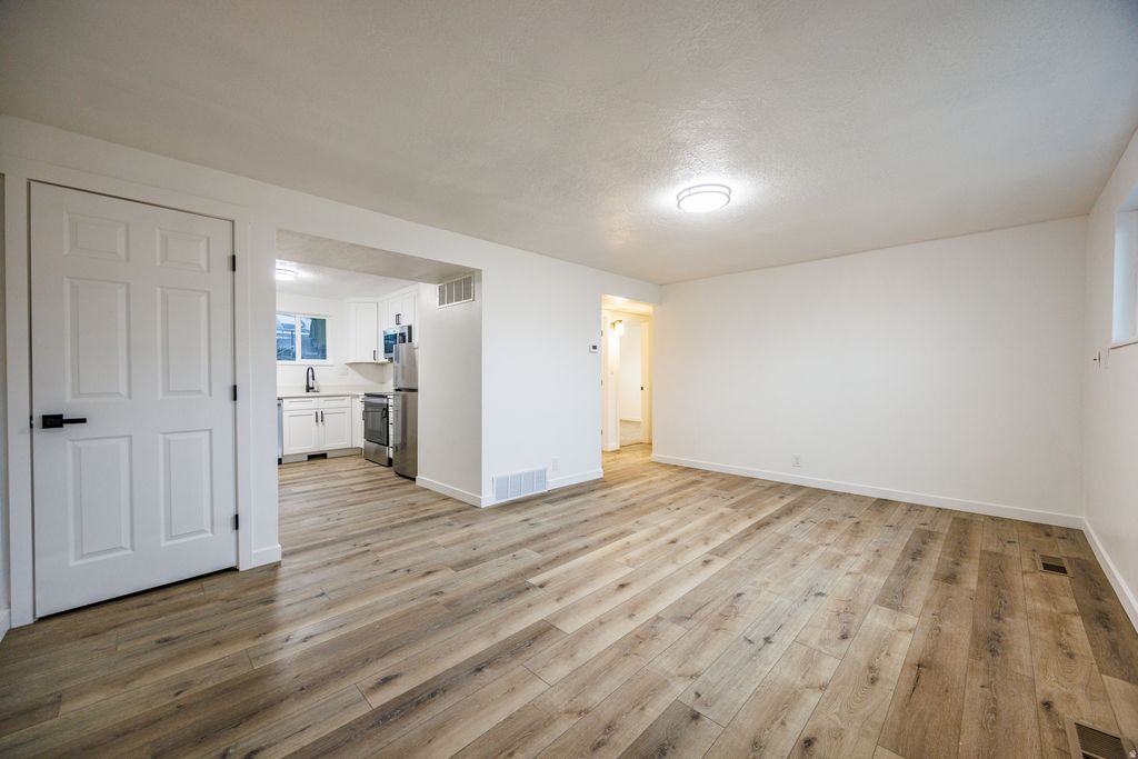 Photo of 445 E 535 S, Springville, UT 84663 (MLS # 2127499)