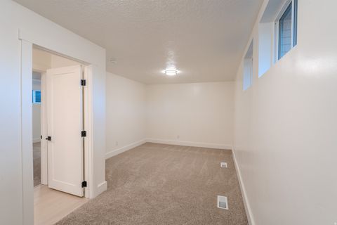 Tiny photo for 2713 E PEBBLE GLEN CIR, Salt Lake City, UT 84109 (MLS # 2120528)