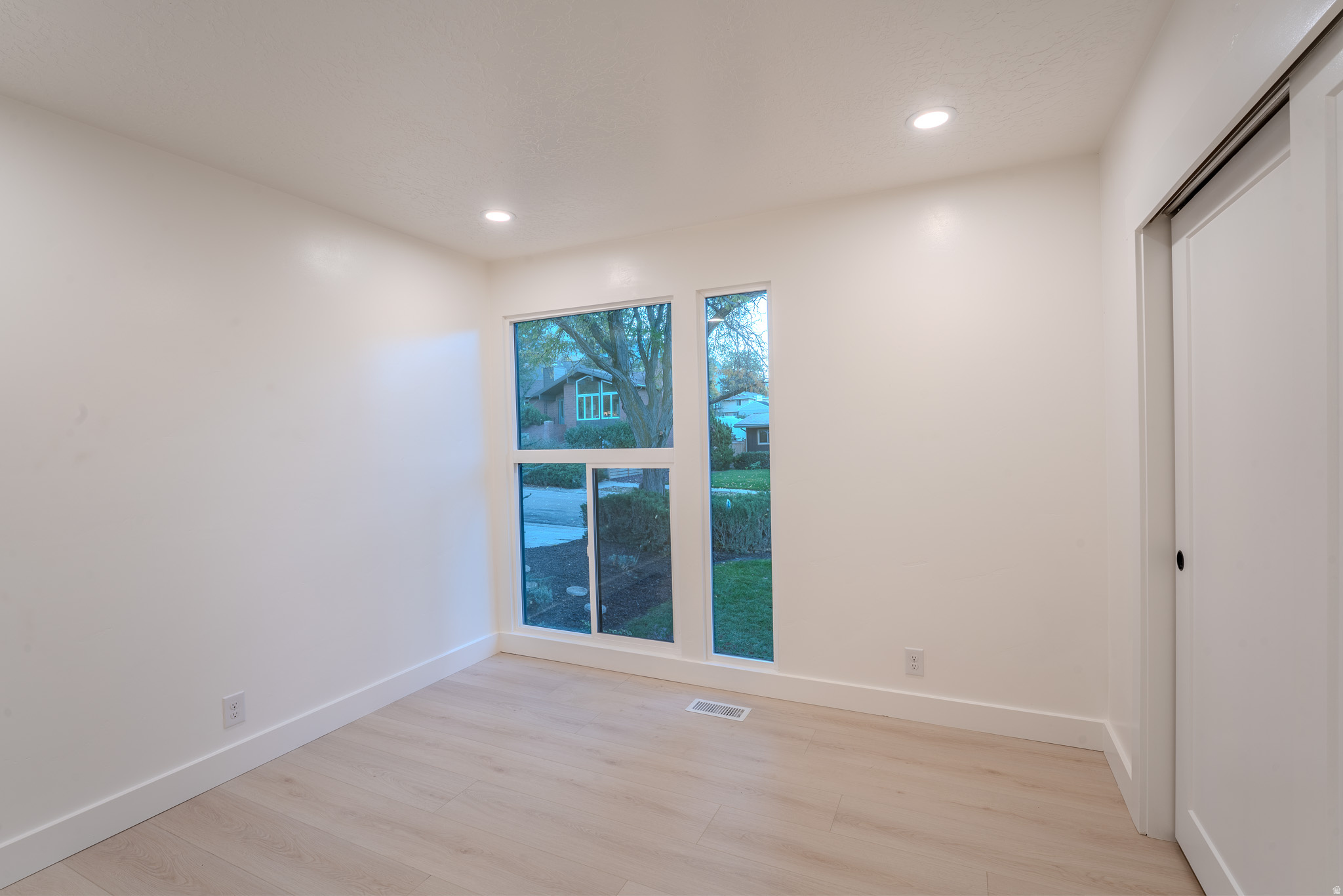 ESSEX GROVE - Residential