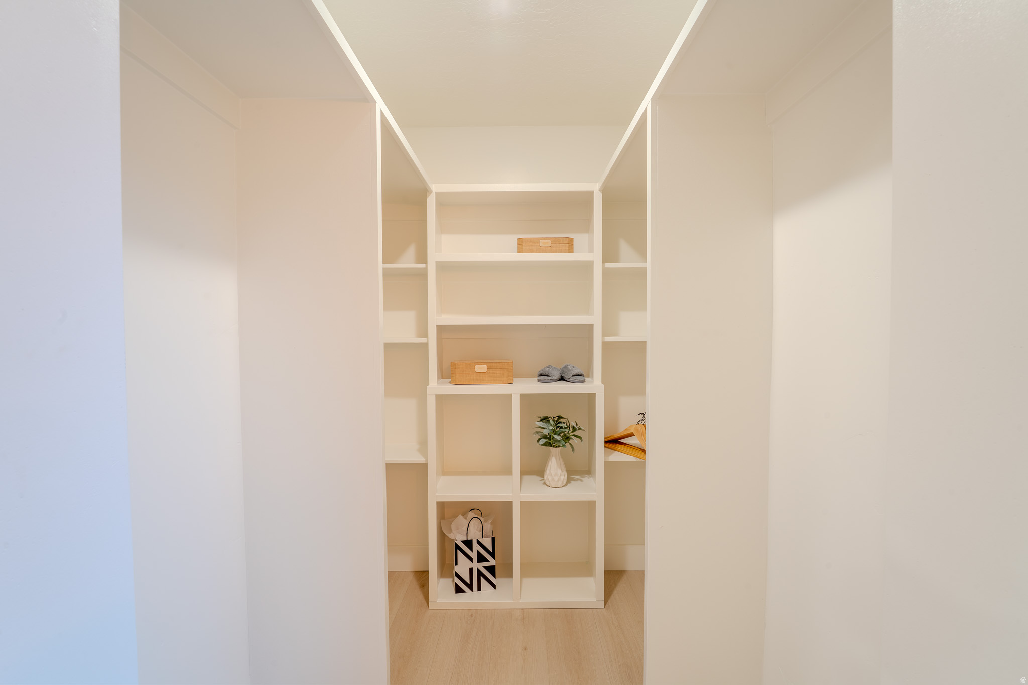 ESSEX GROVE - Residential