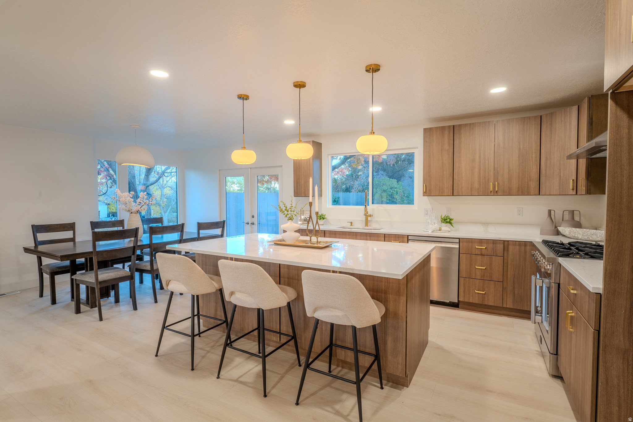 ESSEX GROVE - Residential