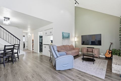 Condo For Sale - 8109 S Cottonwood Hills Cir<br/> Sandy, UT 84094