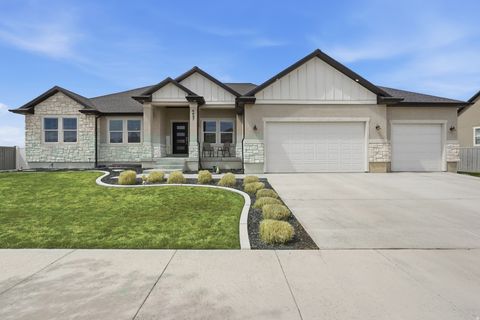 Photo of 4497 N MONROE PEAK LN, Eagle Mountain, UT 84005 (MLS # 2151676)