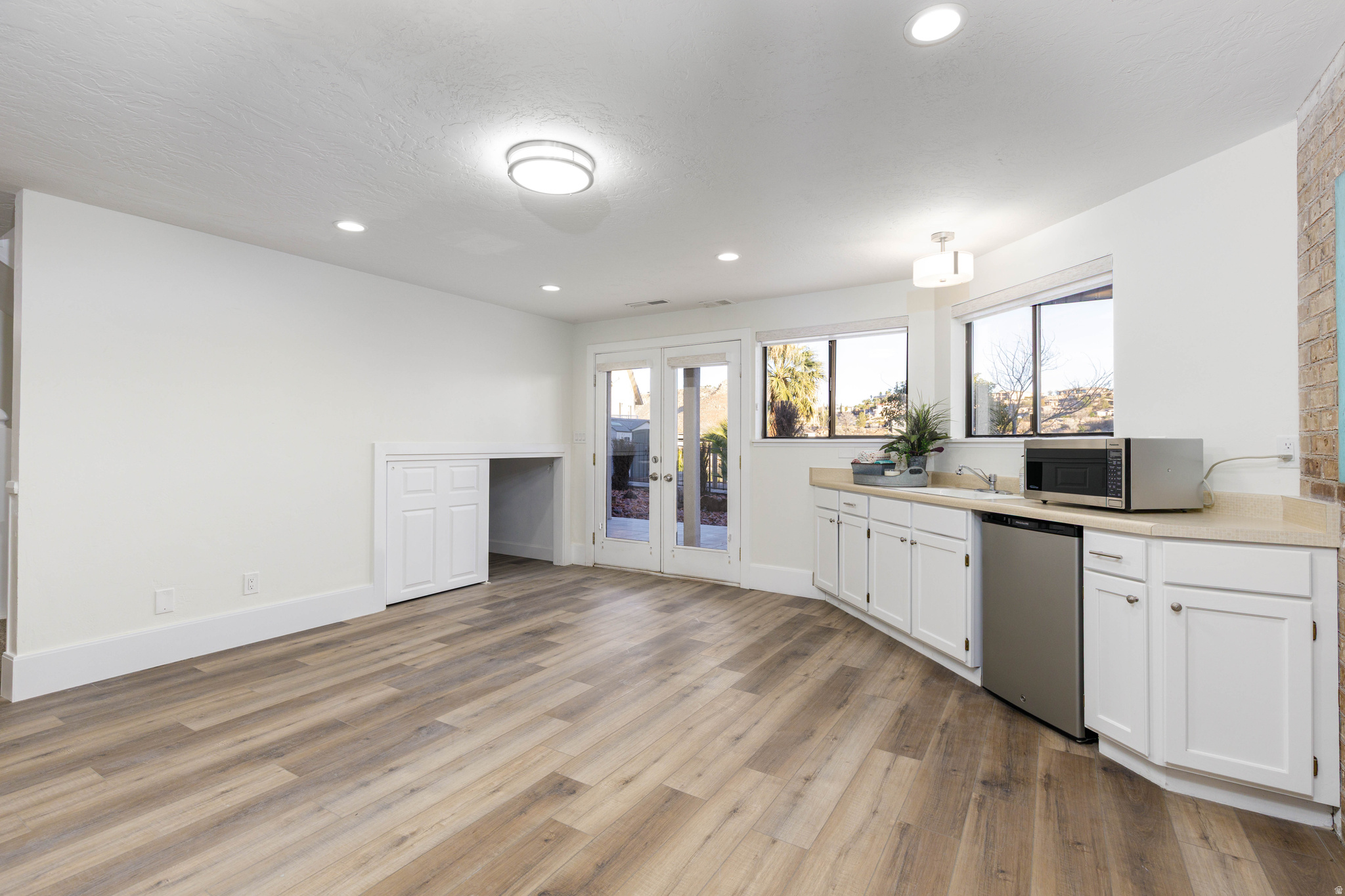 BLOOMINGTON HILLS - Residential