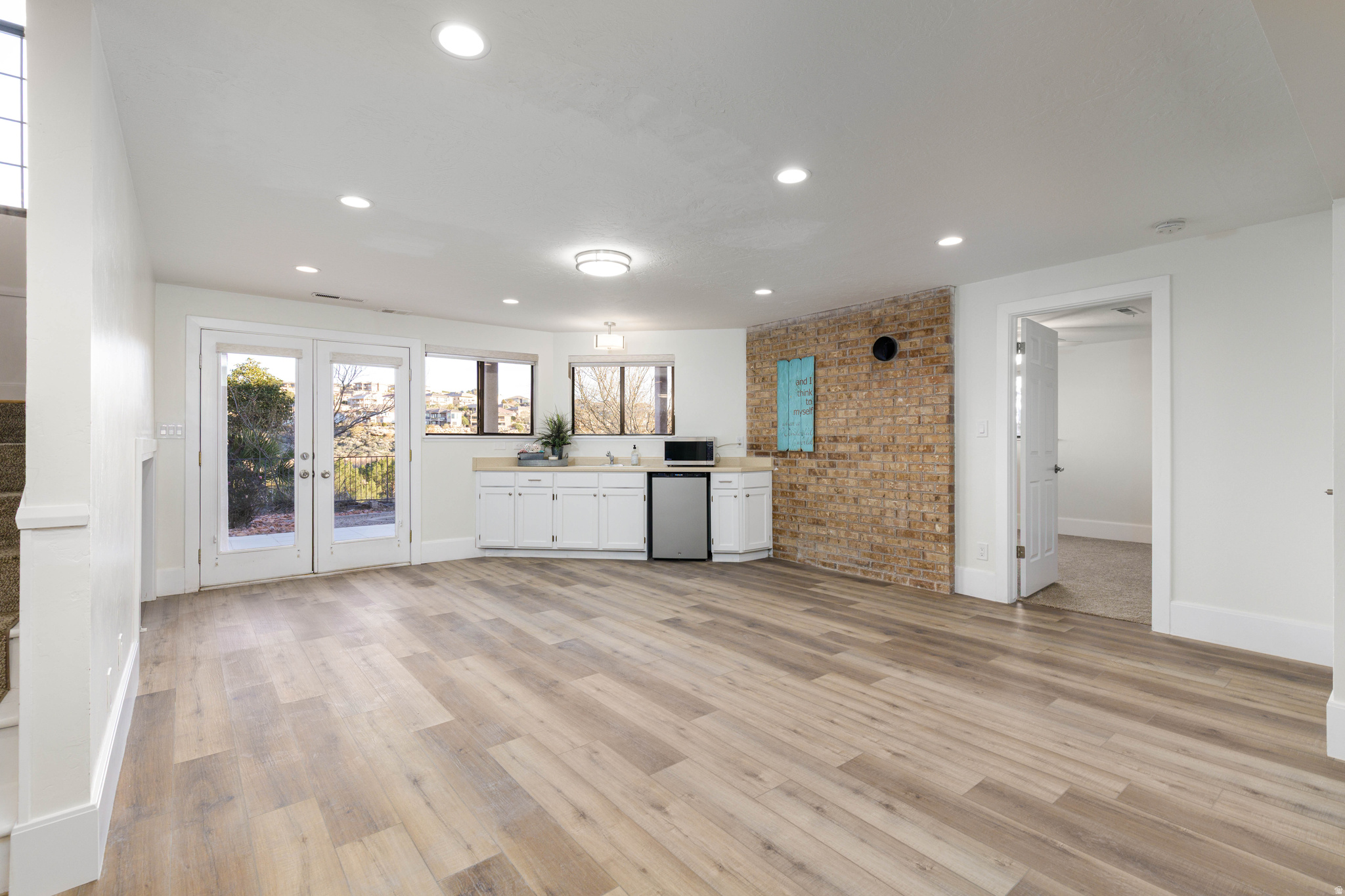 BLOOMINGTON HILLS - Residential