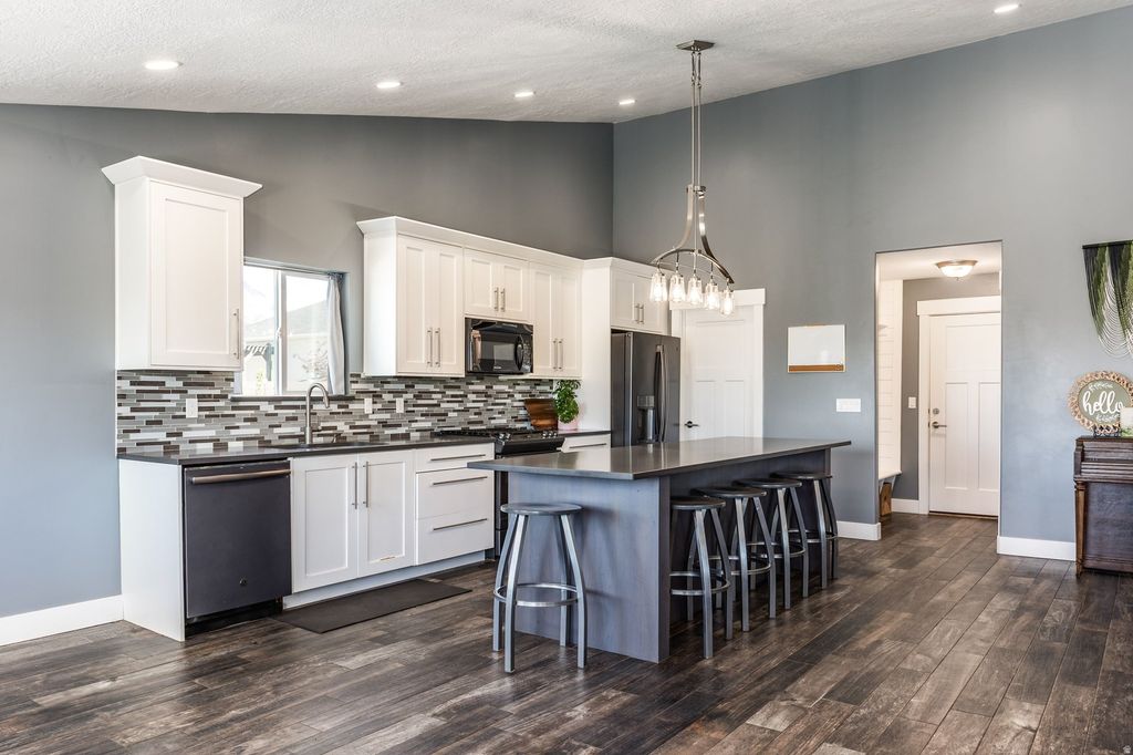 Photo of 692 STONE BROOK CIR, Santaquin, UT 84655 (MLS # 2153555)