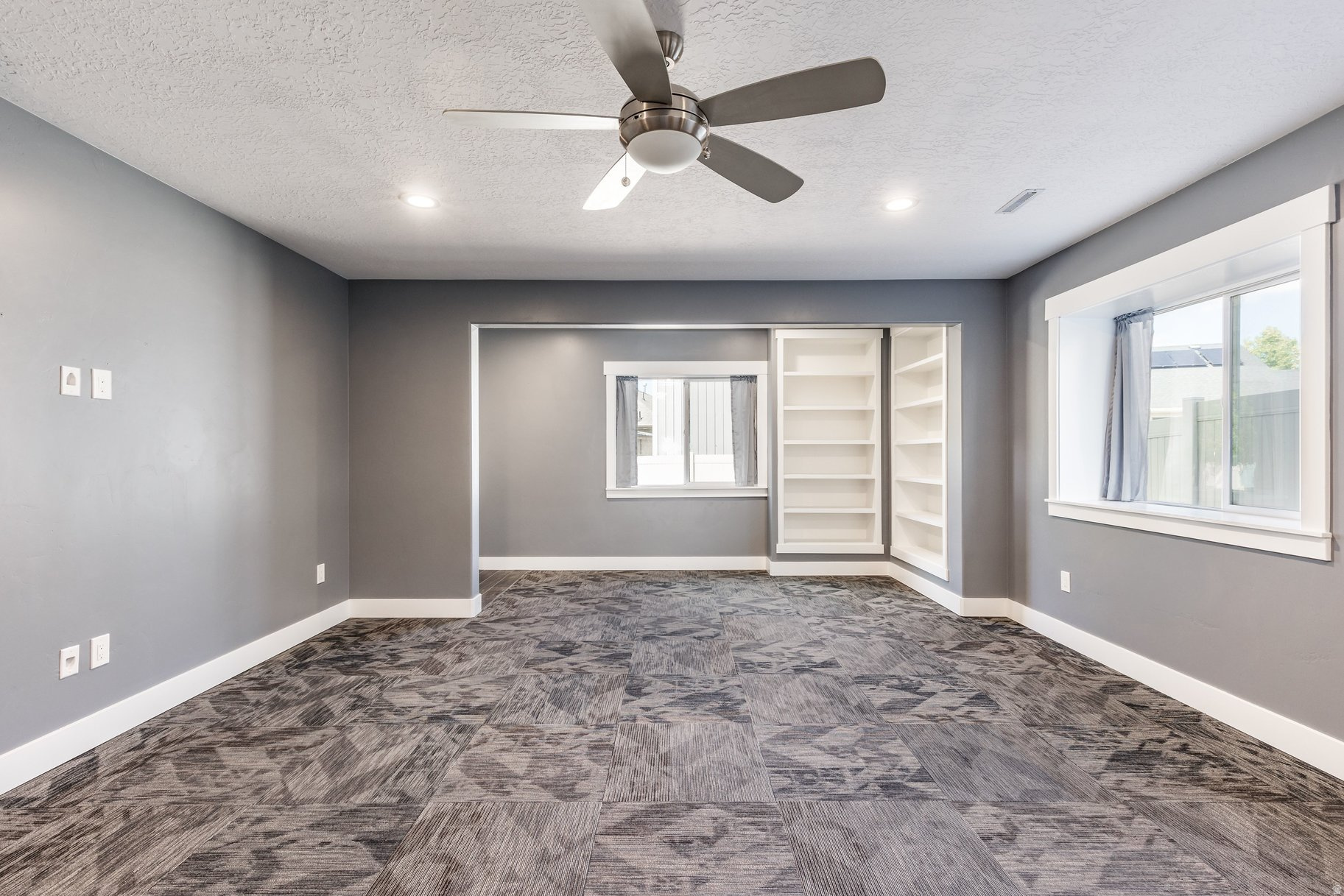 STONE HOLLOW - Residential