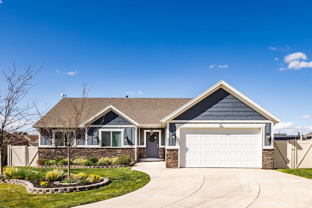 Photo of 692 STONE BROOK CIR, Santaquin, UT 84655 (MLS # 2153555)