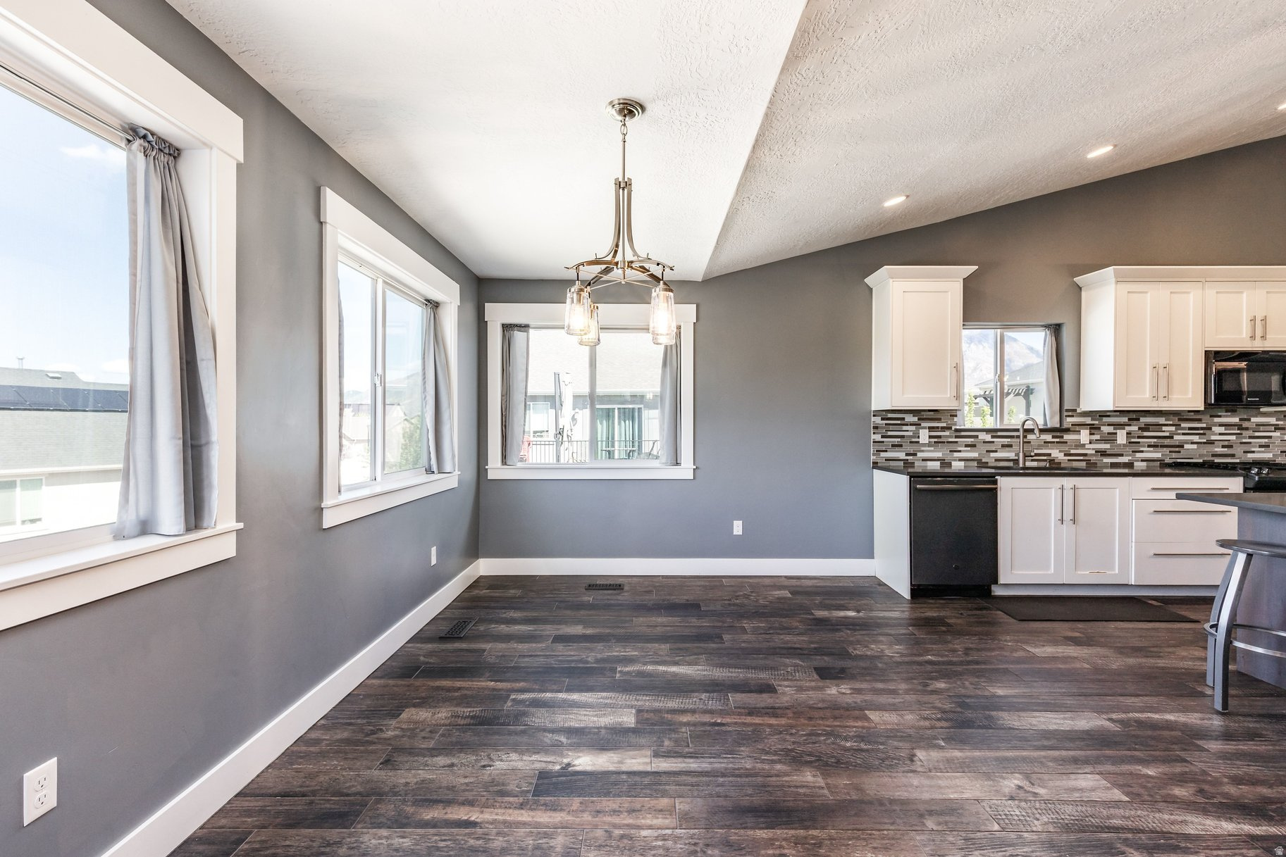 STONE HOLLOW - Residential