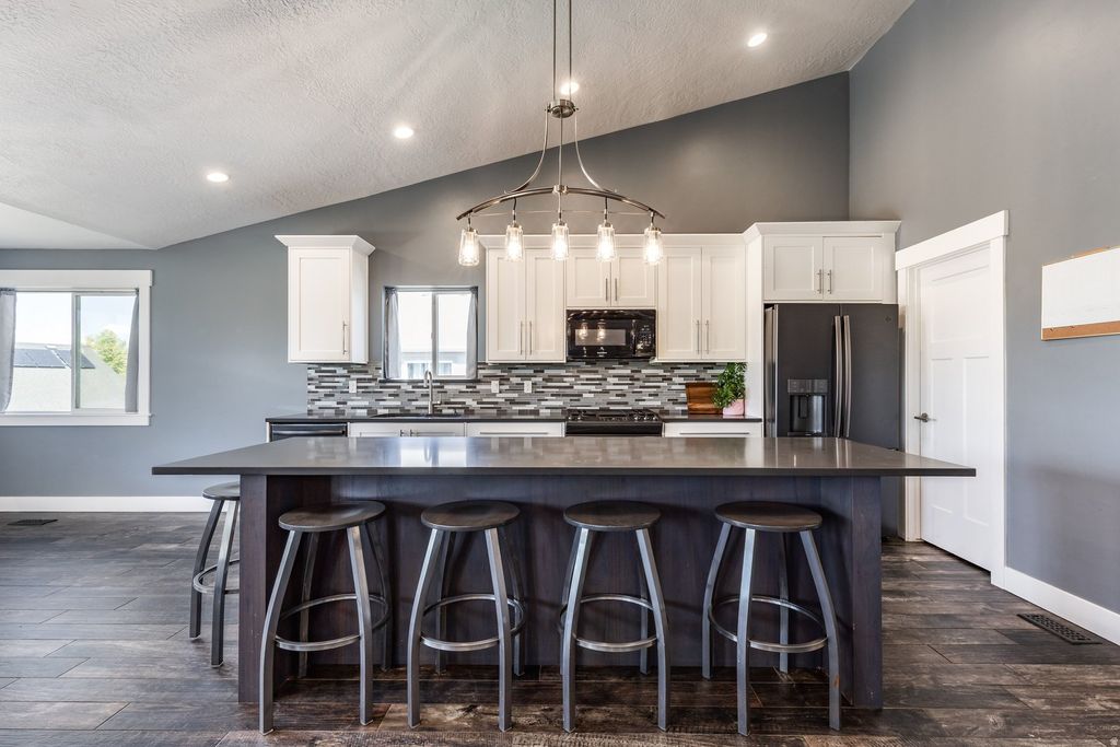 Photo of 692 STONE BROOK CIR, Santaquin, UT 84655 (MLS # 2153555)