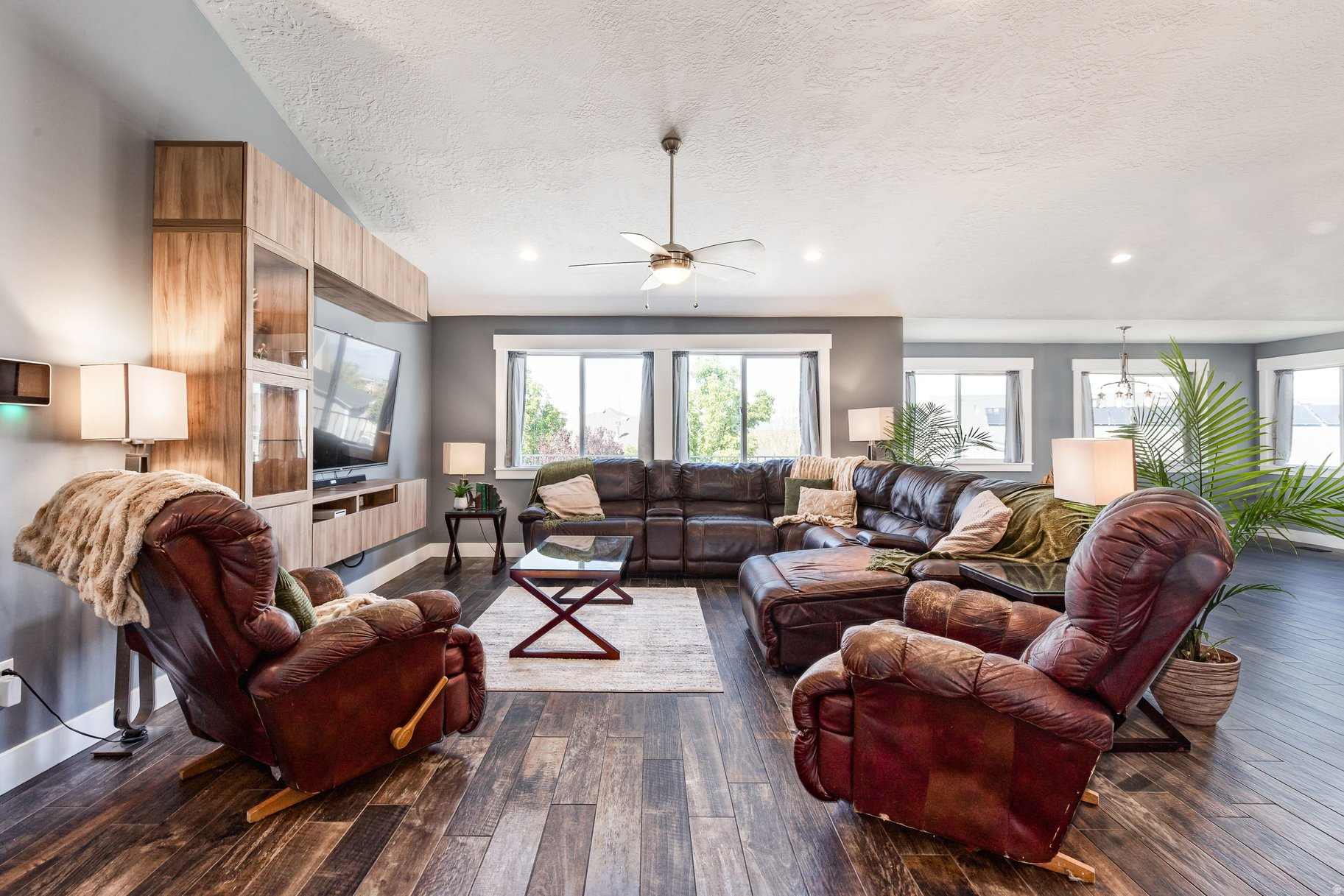 STONE HOLLOW - Residential