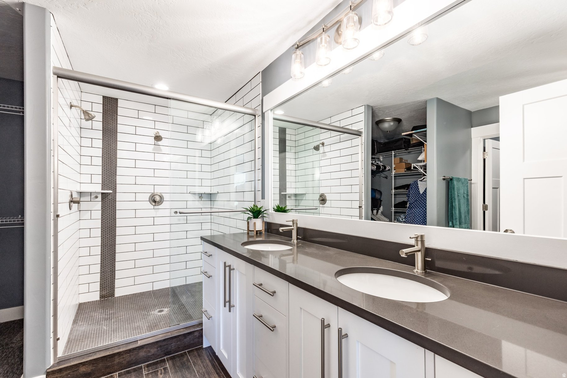 STONE HOLLOW - Residential