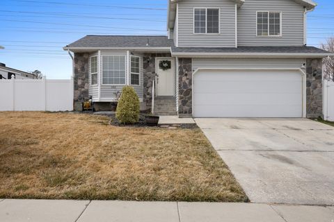 Tiny photo for 5762 S TROWBRIDGE WAY W, Salt Lake City, UT 84118 (MLS # 2142439)