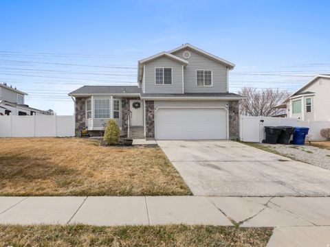 Photo of 5762 S TROWBRIDGE WAY W, Salt Lake City, UT 84118 (MLS # 2142439)