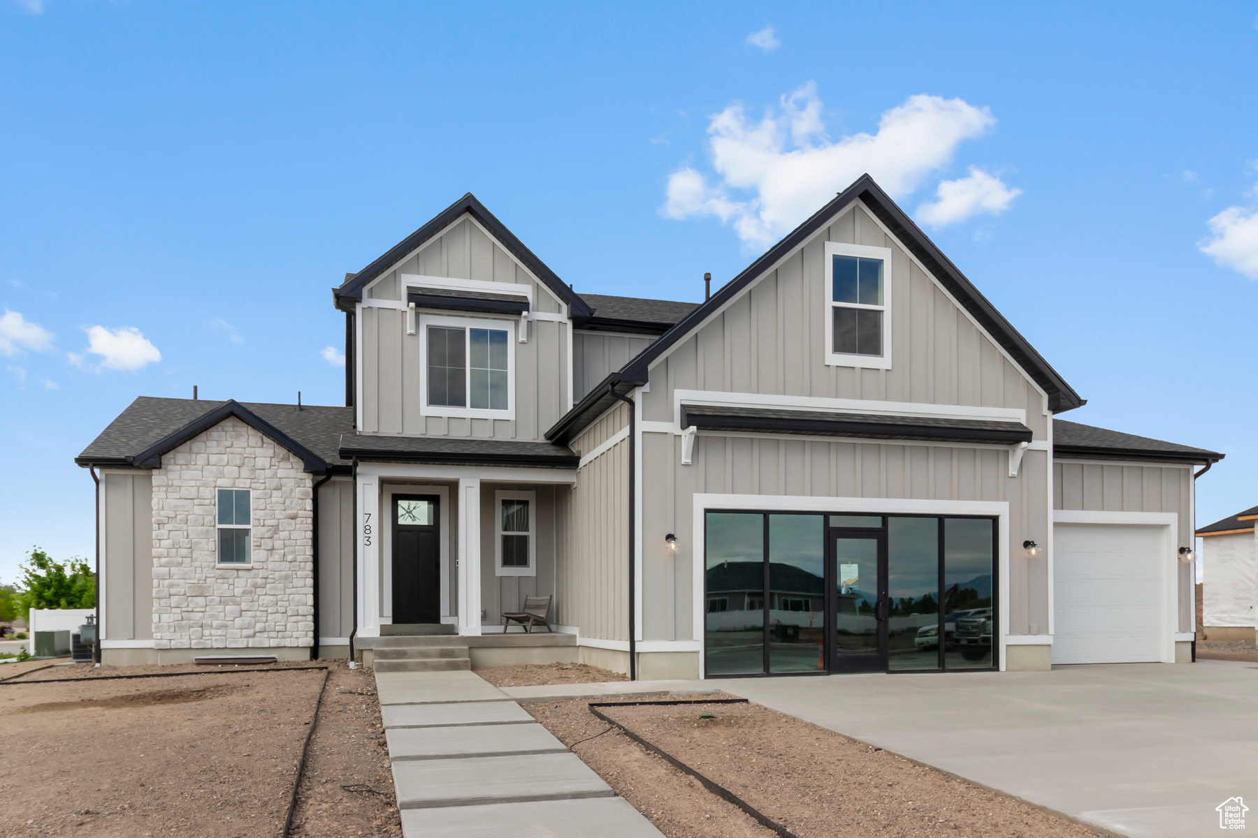 ***HART SUBDIVISION***2 STORY W/ GRAND 2 STORY GREAT ROOM W/ A WALL OF WINDOWS*LOTS OF UPGRADES! FARMHOUSE EXTERIOR! 9' MAIN FLOOR CEILINGS! KITCHEN: WHITE PAINTED CABINETS*QUARTZ COUNTERTOPS*TILE BACKSPLASH*GAS STAINLESS STEEL RANGE* PENDANT LIGHTS! PRIMARY BATH: SEPERATE TUB & SHOWER W/ TILE SURROUND*DOUBLE SINKS! ALL BATHS: WHITE CABINETS & QUARTZ *TILE FLOORS! GREAT ROOM: FIREPLACE & LAMINATE FLOORS THROUGHOUT*GOLD & BLACK LIGHTS & FAUCETS & HARDWARE*CEILING FAN! DISCS LIGHTS THROUGHOUT*UPGRADED CARPET! A MUST SEE!