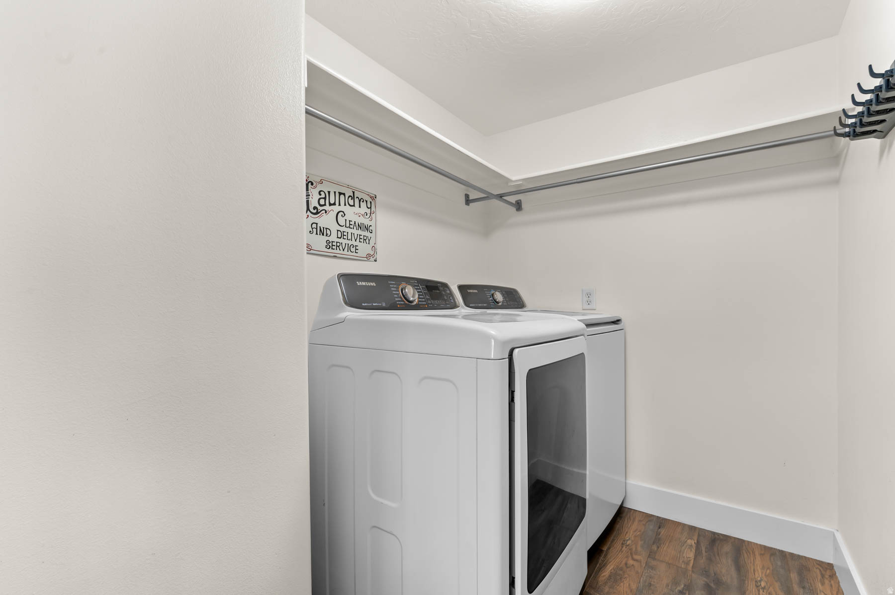 COOPERS HOLLOW - Residential