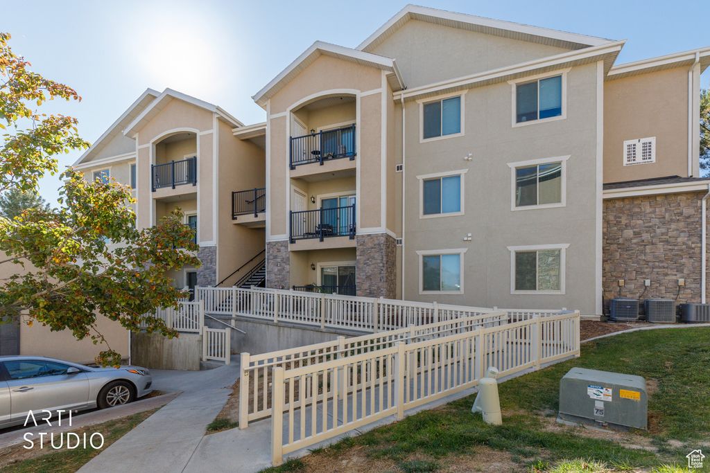 Photo of 182 W SPRINGVIEW DR, Saratoga Springs, UT 84045 (MLS # 2119780)